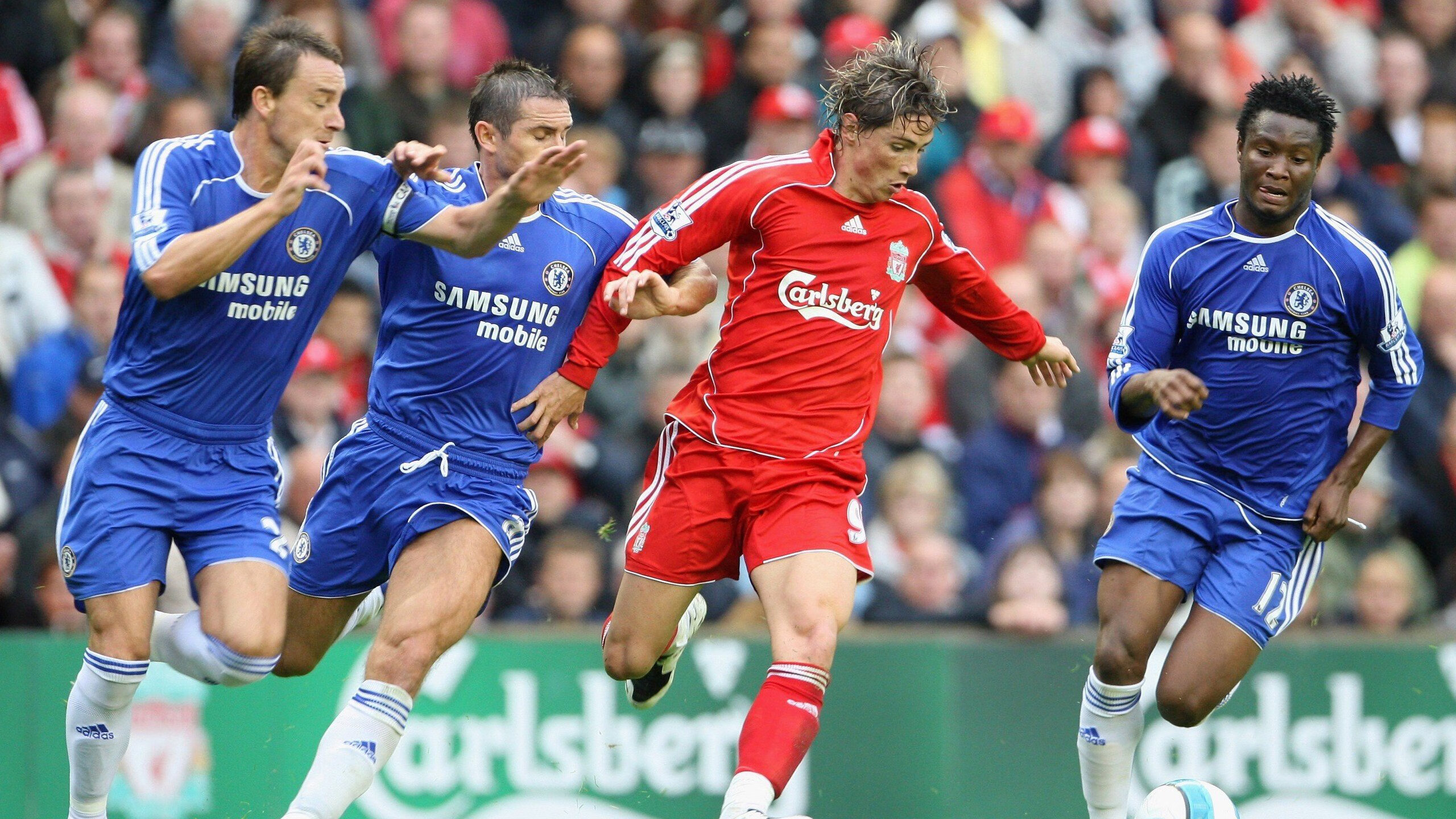 -精彩比赛引发球迷热议，谁能称雄，比赛精彩程度